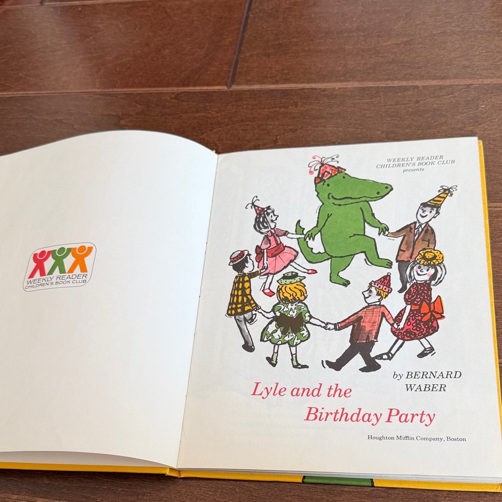 Adidas Yellow Illustrated Books Set - Picture 9 of 11